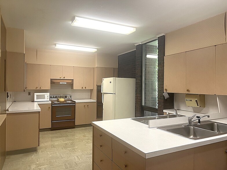 More Photos Of 503 Chase Pky, Waterbury Specialty For Sale