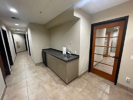 More Photos Of 2033 N Fine Ave, Fresno Flex For Lease