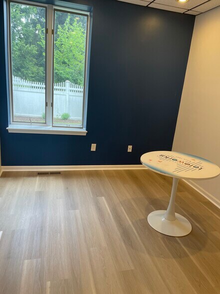 More Photos Of 17 Parker Terrace Ext, Glastonbury Office For Lease