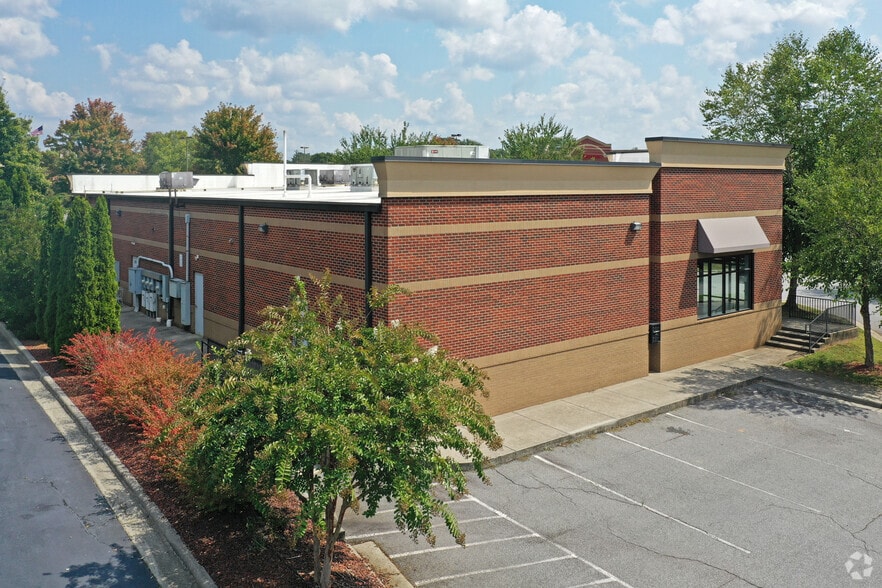 More Photos Of 6770-6782 River Center Dr, Clemmons Freestanding For Lease