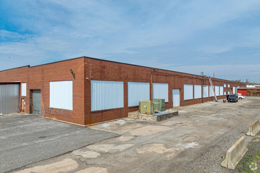 More Photos Of 800 W Front St, Chester Unknown For Lease