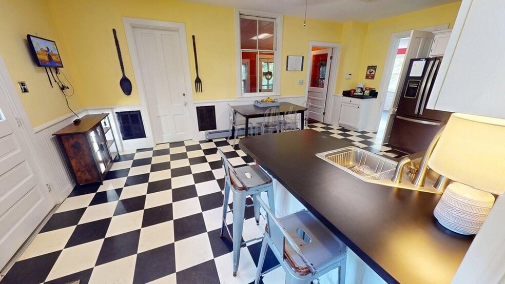 More Photos Of 58 Market St, Onancock Office Residential For Sale