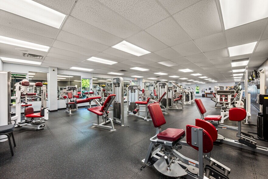 More Photos Of 51 S Pine St, Elverson Office For Sale