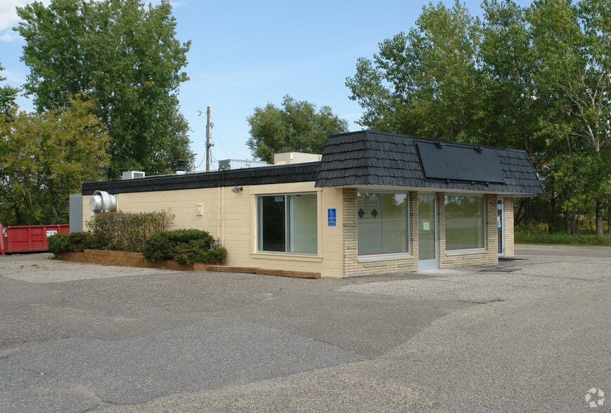 More Photos Of 712-714 Highway 55, Medina Freestanding For Sale