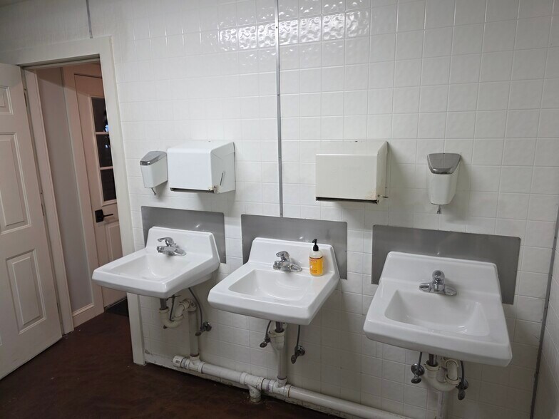 More Photos Of 9213 First St, Baroda Office For Lease