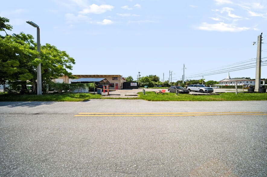 More Photos Of 2422 N Military Trl, West Palm Beach Warehouse For Sale