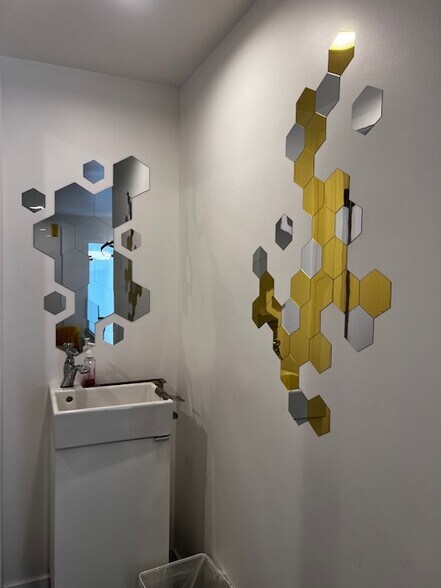 More Photos Of 330 N Western Ave, Los Angeles Storefront Retail Office For Lease