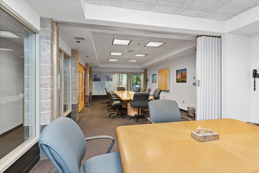 More Photos Of 1514 Commerce Ave, Carlisle Light Distribution For Lease