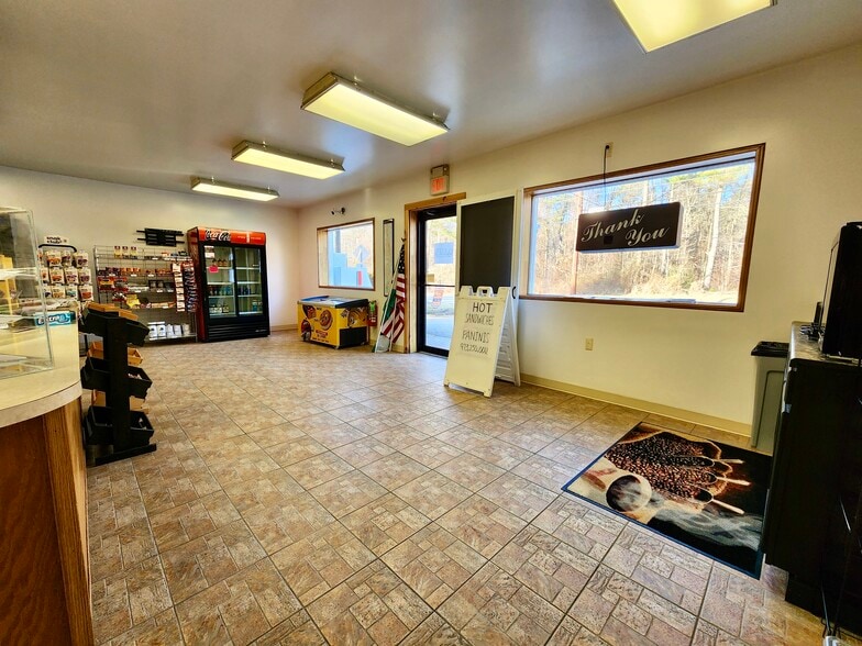 More Photos Of 15 US Highway 206 S, Sandyston Flex For Sale