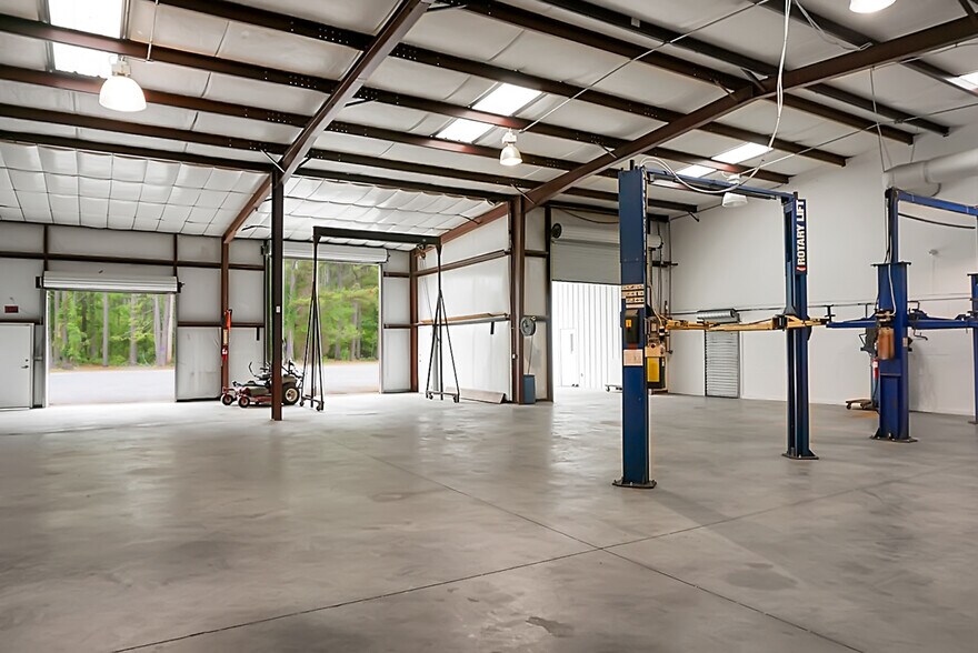 More Photos Of 1307 State Rd, Summerville Warehouse For Lease
