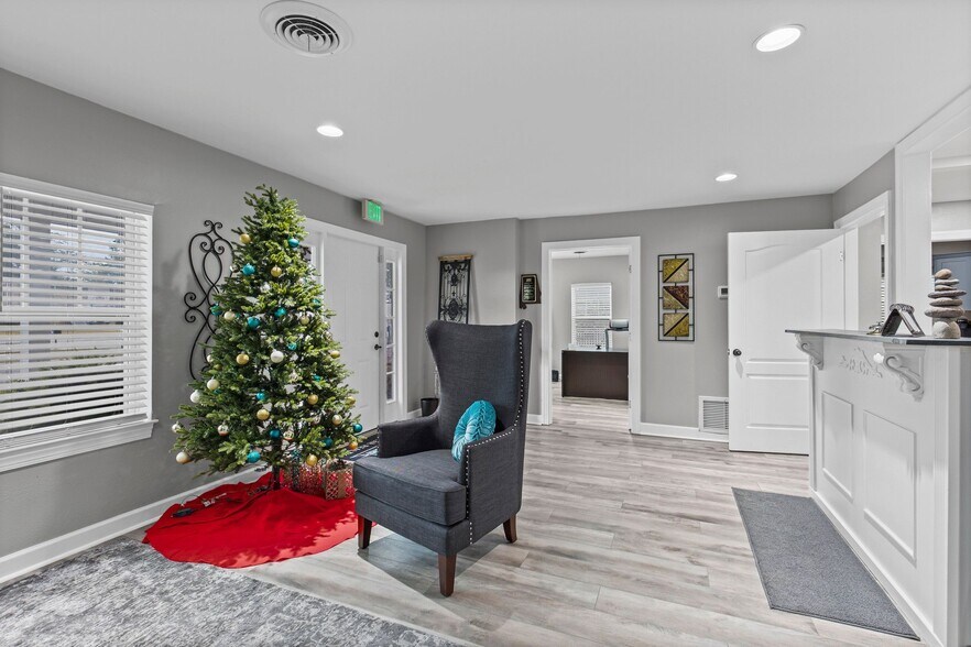 More Photos Of 6606 Old Shell Rd, Mobile Office For Sale