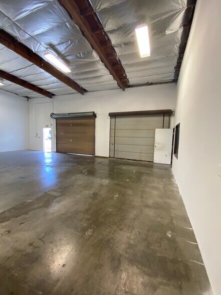 More Photos Of 21301 Vanowen St, Canoga Park Warehouse For Lease
