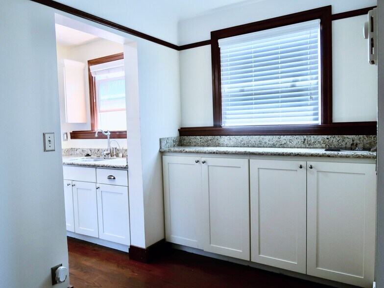 More Photos Of 6710 Greenwood Ave N, Seattle Apartments For Sale