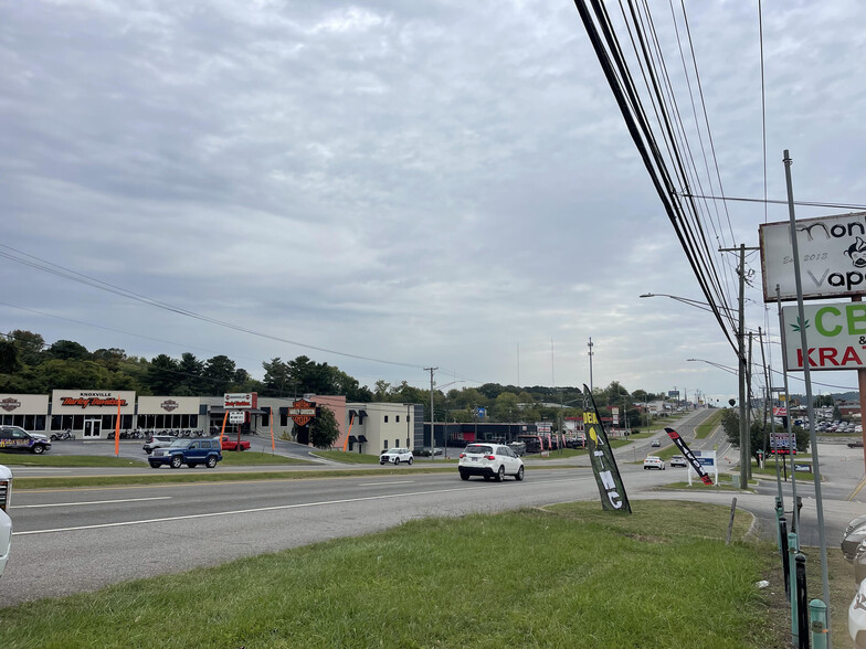 Primary Photo Of 5855 Clinton Hwy, Knoxville Auto Dealership For Sale