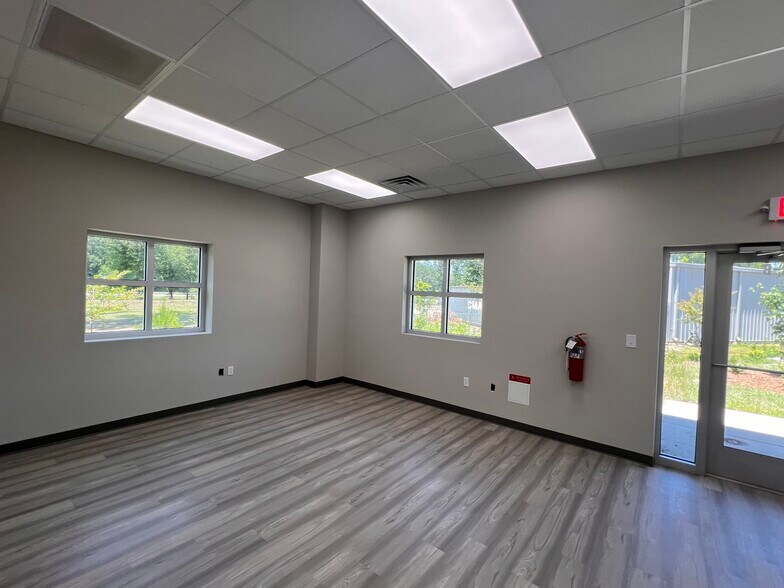 More Photos Of 123 Commerce Creek Way, Moncks Corner Warehouse For Lease