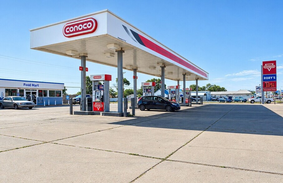 Primary Photo Of 901 N Prince St, Clovis General Retail For Sale