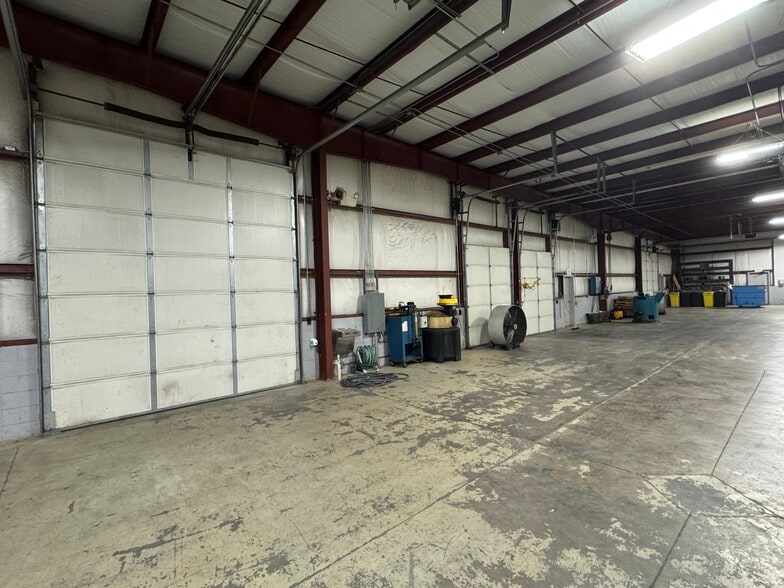 More Photos Of 385 One Industrial Park Rd, Oneida Manufacturing For Lease