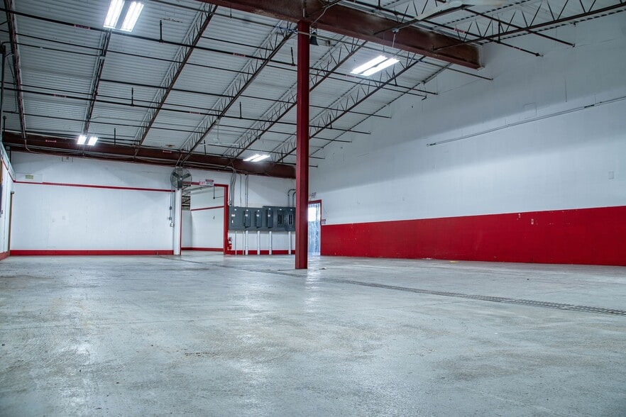 More Photos Of 825 Highway 151, Platteville Warehouse For Lease