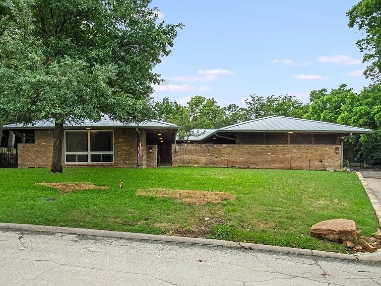 Primary Photo Of 921 NW 9th St, Grand Prairie Assisted Living For Sale