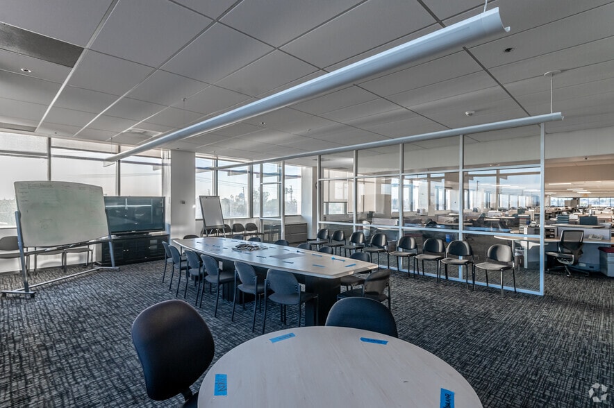 More Photos Of 625 N Grand Ave, Santa Ana Office For Sale