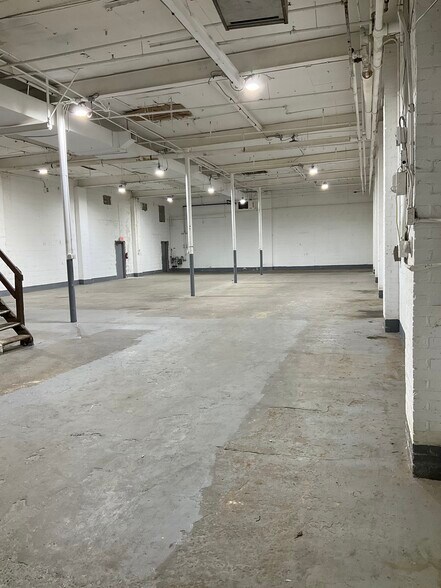 More Photos Of 59-71 Oak St, Hackensack Light Manufacturing For Lease