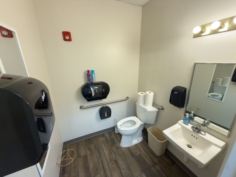 More Photos Of 275 W Airport Blvd, Pensacola Storefront Retail Office For Lease