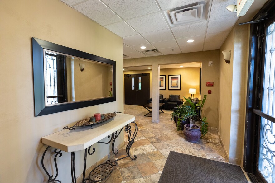 More Photos Of 7000 Bee Caves Rd, Austin Medical For Lease