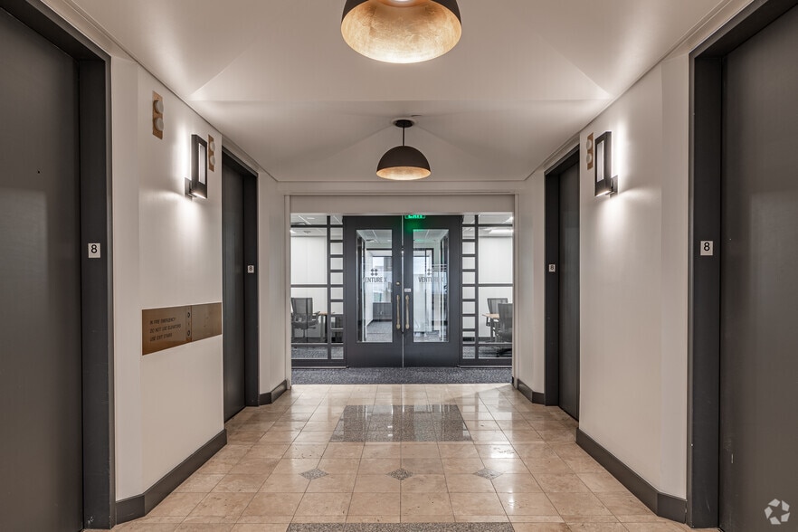 More Photos Of 7550 W Interstate 10, San Antonio Office For Lease