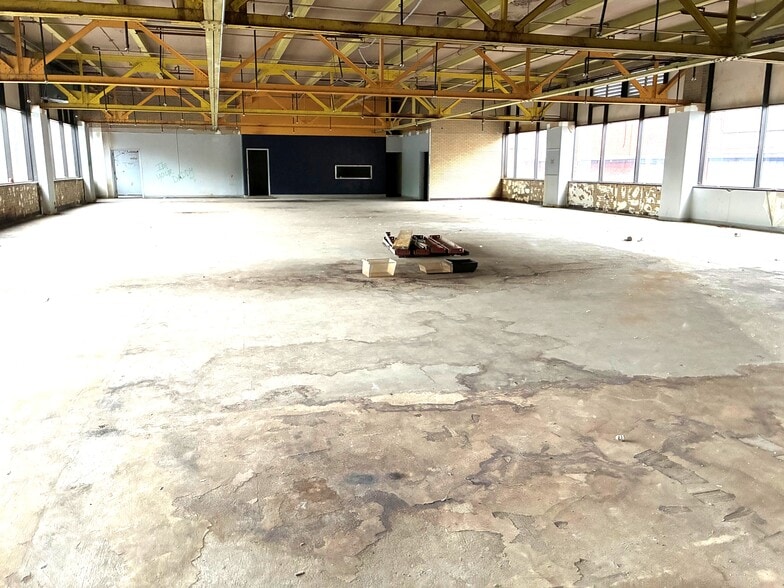More Photos Of 121 Lincoln Ave, Rochester Manufacturing For Lease
