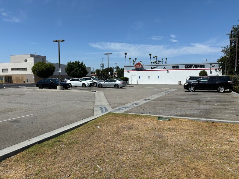 More Photos Of 6250 Atlantic Ave, Bell Freestanding For Lease