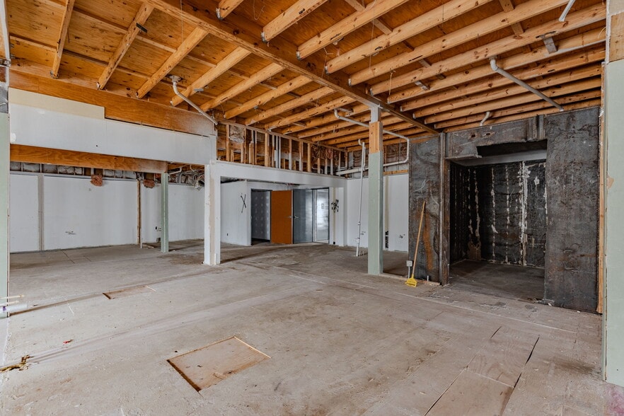 More Photos Of 2908 E Trinity Mills Rd, Carrollton Office For Lease