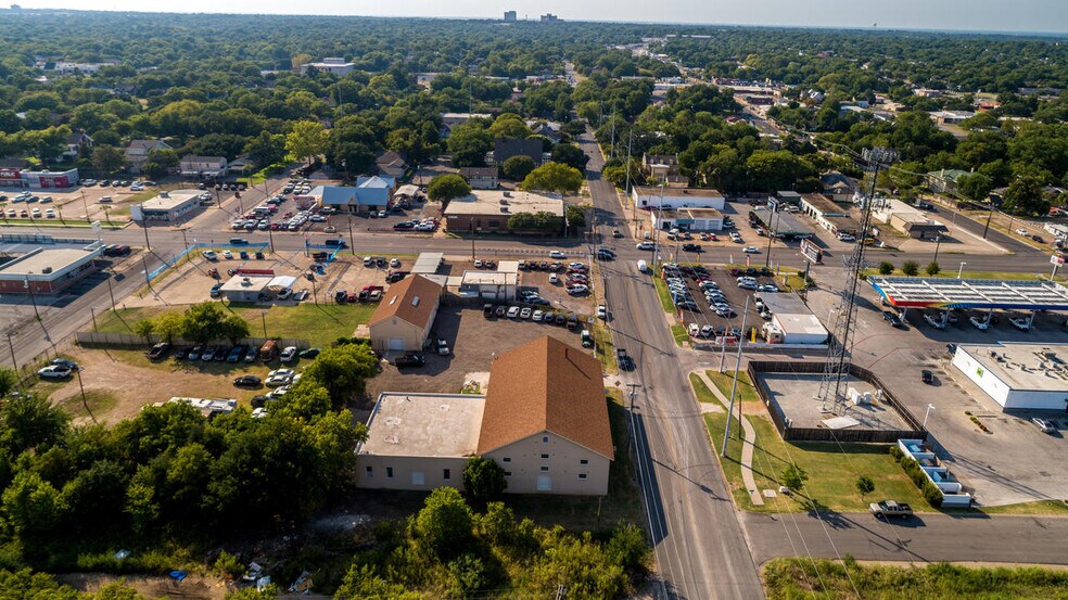 More Photos Of 205 S 26th St, Waco Warehouse For Lease