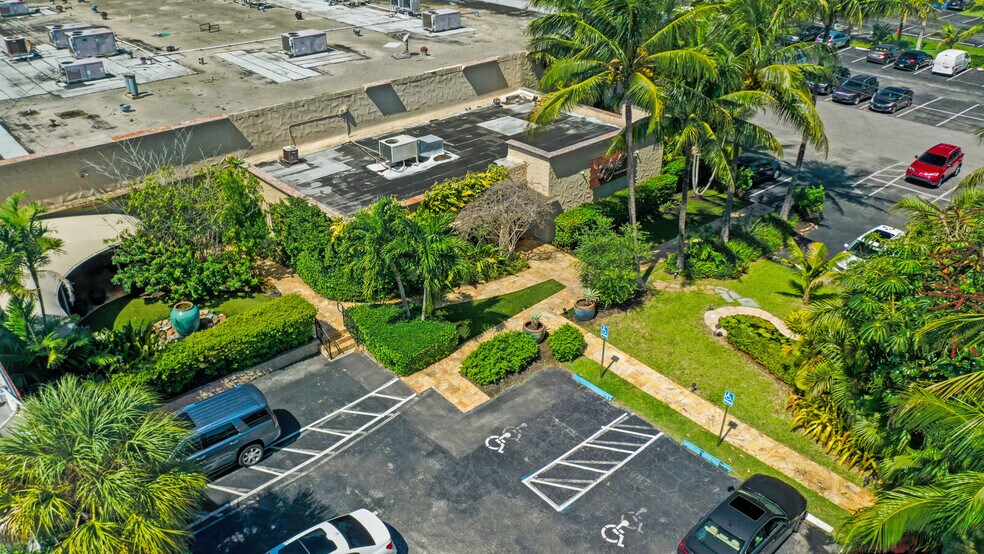 More Photos Of 4351 NE 12th Ter, Oakland Park Restaurant For Sale