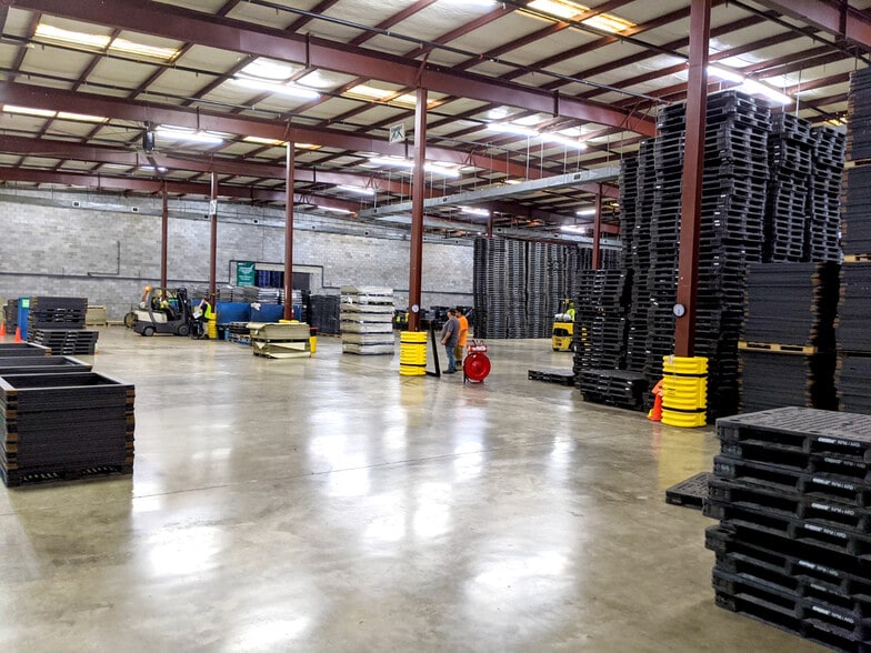 More Photos Of 4409 Providence Ln, Winston-Salem Warehouse For Lease