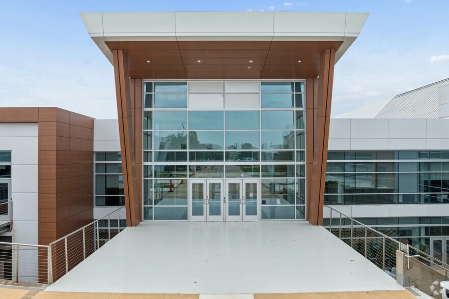 More Photos Of 6800 W 115th St, Overland Park Coworking Space
