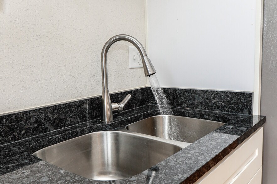 More Photos Of 1000 Gates Ave, Norfolk Apartments For Sale