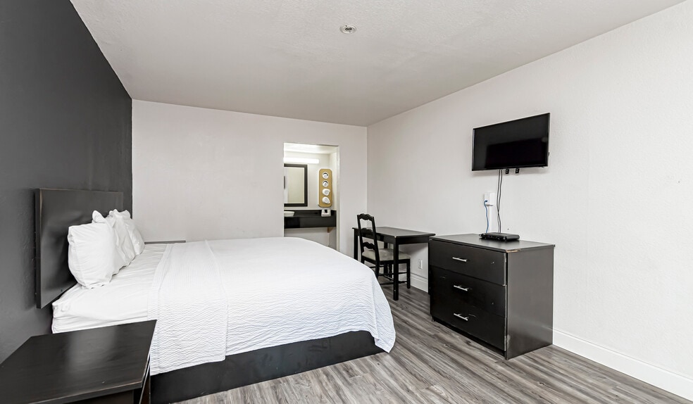 More Photos Of 9999 Gwenadele Ave, Baton Rouge Hotel For Sale