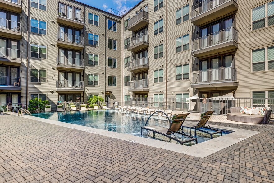 More Photos Of 403 E Koenig Ln, Austin Apartments For Lease