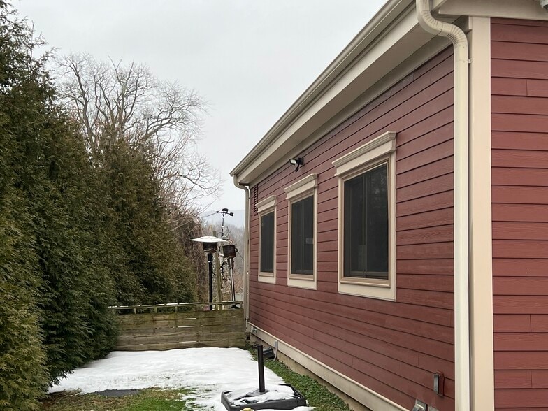 More Photos Of 49 Oakland Ave, Warwick Restaurant For Sale
