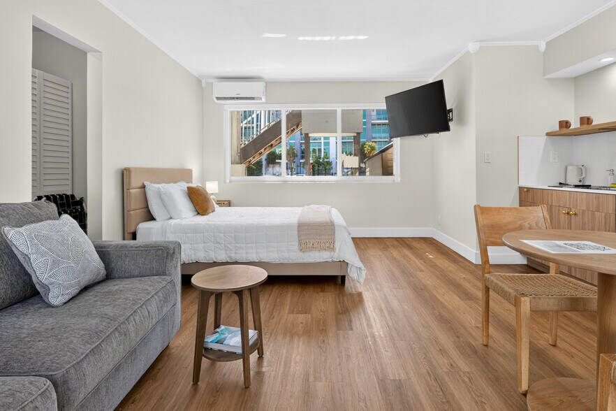More Photos Of 327 Harding St, Hollywood Hotel For Sale