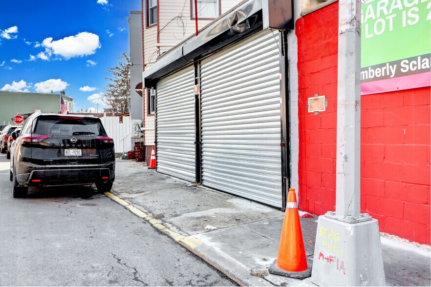 More Photos Of 7416 Cypress Hills St, Glendale Manufacturing For Sale