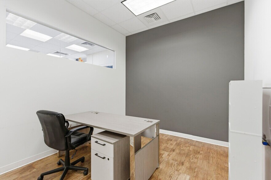 More Photos Of 5540-5550 N Farmer Branch Rd, Ozark General Retail For Sale