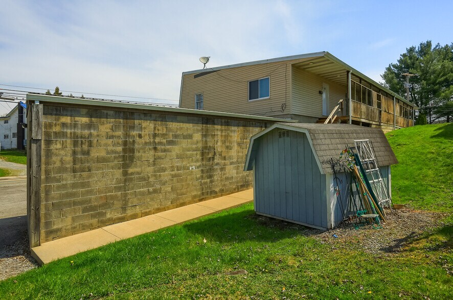 More Photos Of 115 W Main St, Evans City Freestanding For Sale