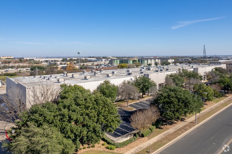 More Photos Of 5810 Trade Center Dr, Austin Flex For Lease