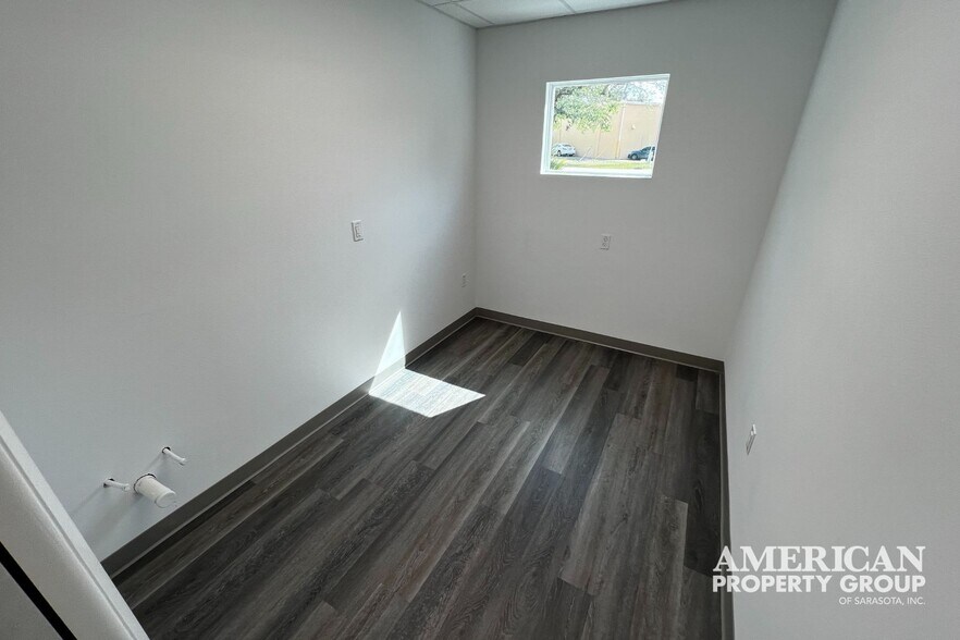 More Photos Of 740 The Rialto, Venice Medical For Sale