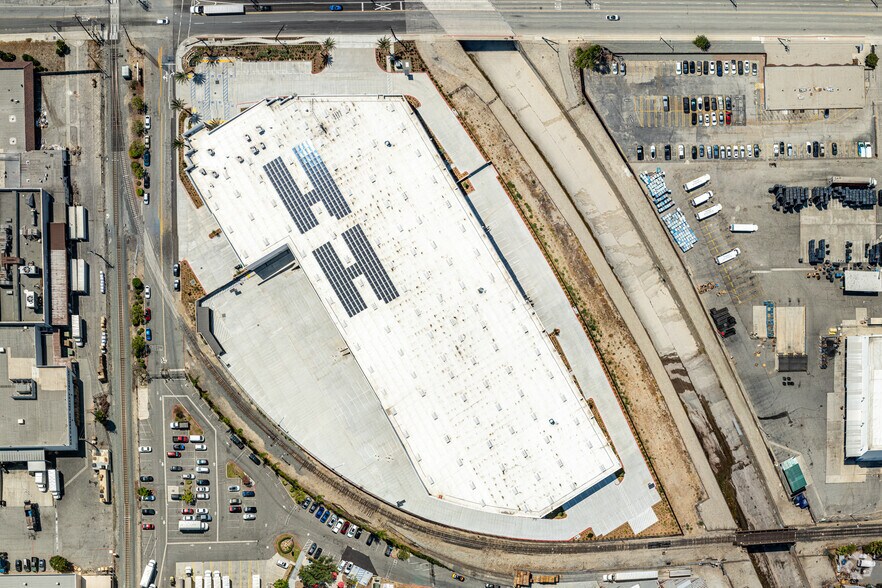 More Photos Of 4416 Azusa Canyon Rd, Irwindale Distribution For Lease