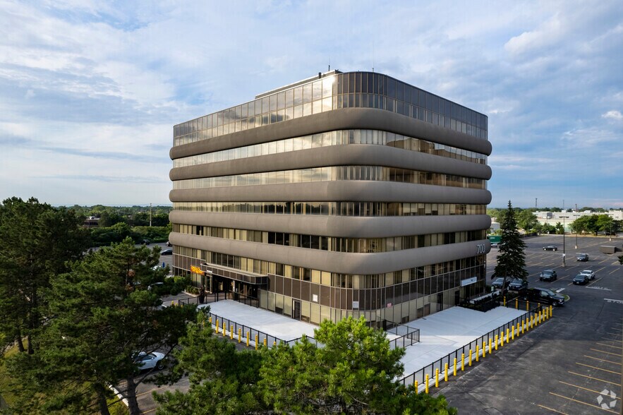 More Photos Of 700 Dorval Dr, Oakville Unknown For Lease
