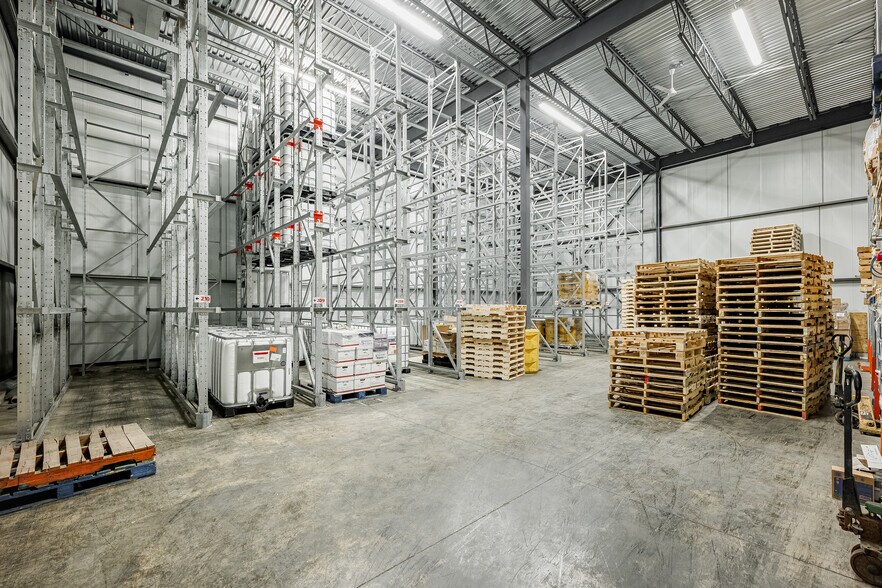 More Photos Of 395 Rue Bonin, Acton Vale Refrigeration Cold Storage For Sale