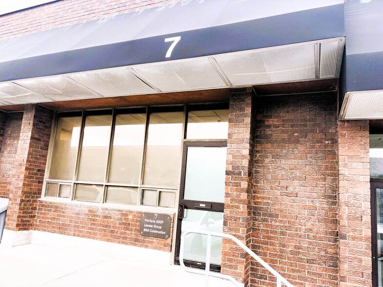 More Photos Of 90 Esna Park Dr, Markham Service For Lease