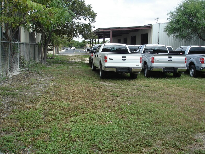 More Photos Of 9402 Converse Business Ln, Converse Warehouse For Lease